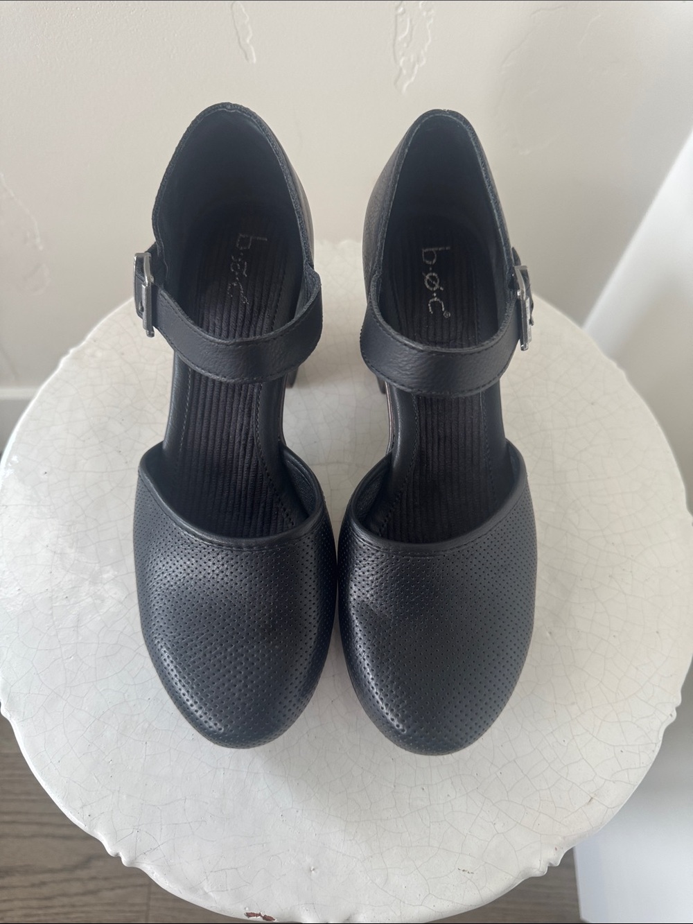 b.o.c Women's Gia Black Faux Leather Platform Clogs Perforated Casual Size 7 EUC - Picture 2 of 10